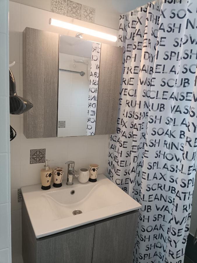 Agia Marina  Meltemi Apartments מראה חיצוני תמונה